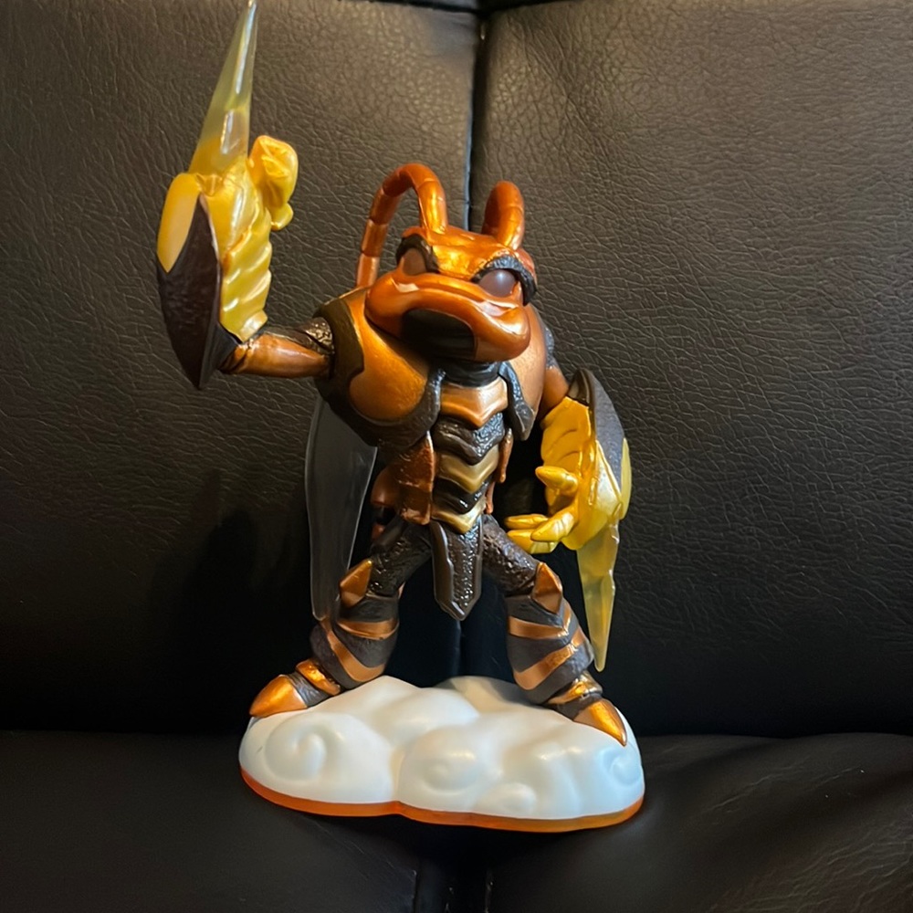 Sky landers gaint swarm